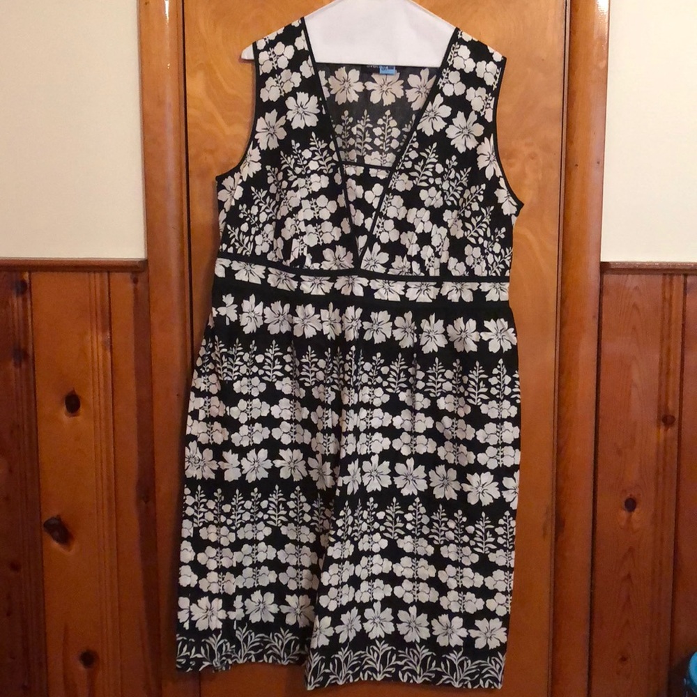 Avenue V-neck Dress